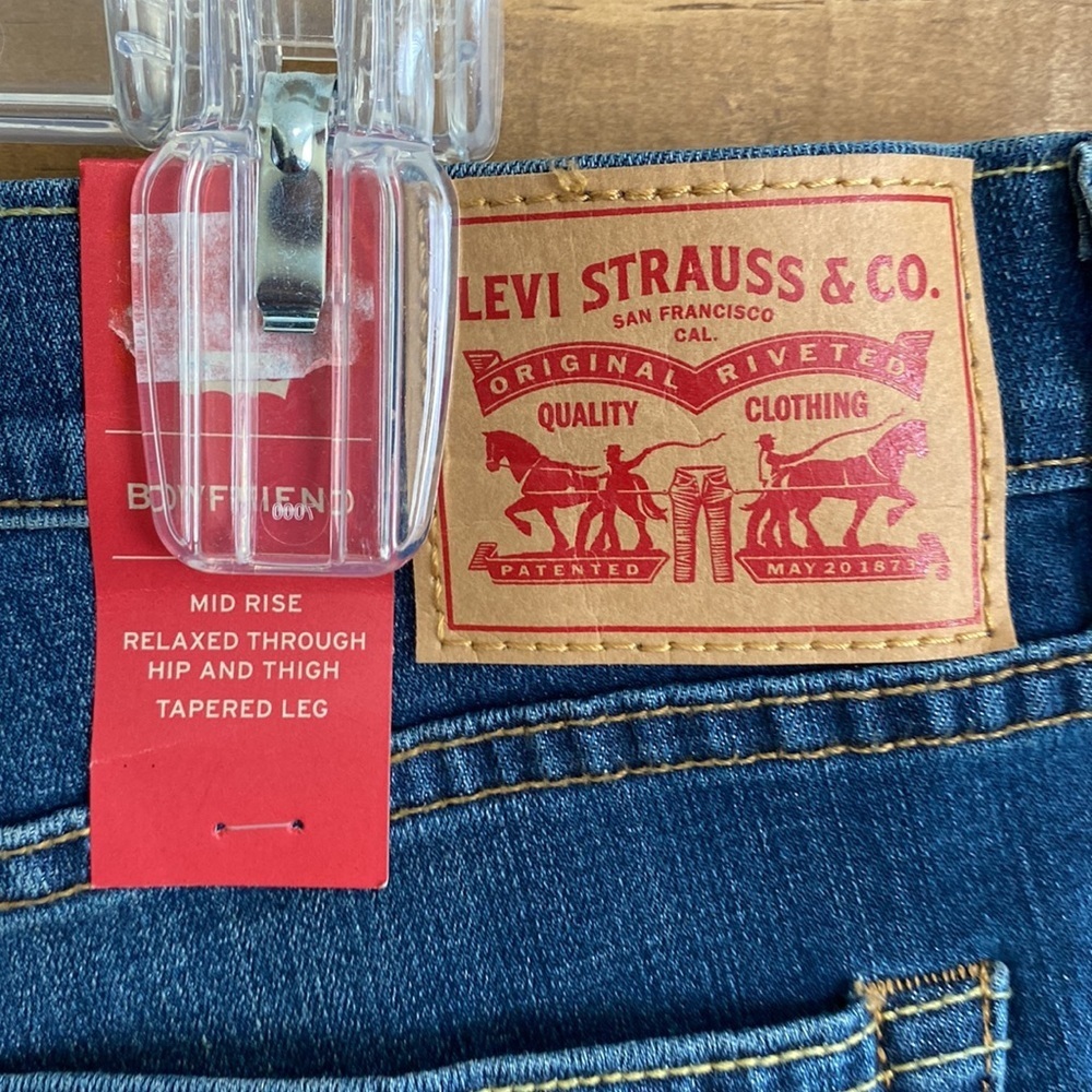 Levi’s Boyfriend Jeans - Picture 7 of 8